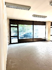 Foto Attività commerciale in via XXIV, Conegliano Centro di 150 m²