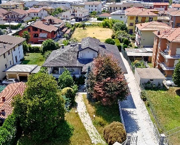 Foto Villa unifamiliare in VIA SAN GIOVANNI 74, Oleggio Centro di 500 m²