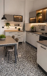 Foto Appartamento a Genova Sestri Ponente di 105 m² con 3 locali in vendita