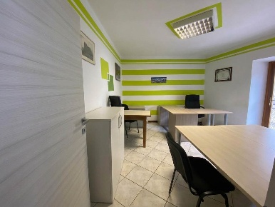 Foto Ufficio in Via Emile Chanoux 4, Pont-Saint-Martin Centro di 100 m²