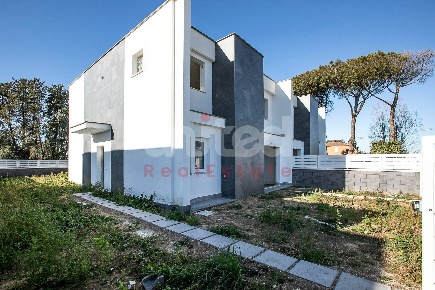 Foto Villa unifamiliare in Via Di Macchia Palocco, Roma Casal Palocco