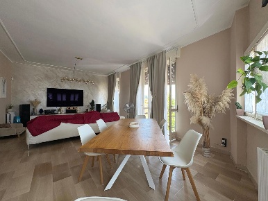 Foto Appartamento in Via Silvio Pellico 24, Magenta Centro di 101 m²