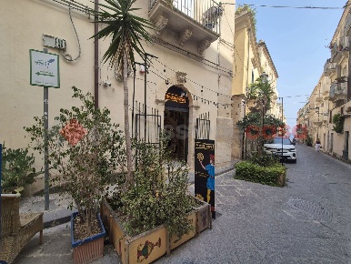 Foto Attività commerciale in Via Roma 93, Siracusa Ortigia di 42 m²