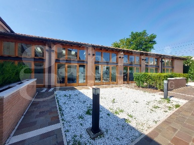Foto Ufficio in Viale 4 novembre 4, Treviso Stadio Omobono Tenni di 480 m²