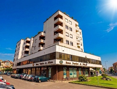 Foto Box in Piazza Alcide De Gasperi, Saronno di 51 m² con 1 locali