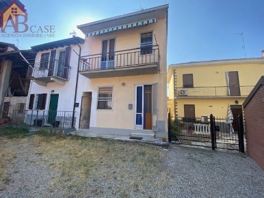 Foto Case semi ndipendenti in via mazzini, Gambolò Centro di 76 m²