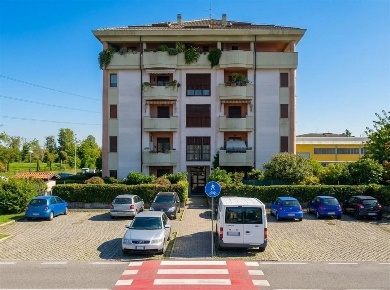 Foto Box in Via Borgazzi, Monza Sant'Alessandro - Casignolo di 24 m²