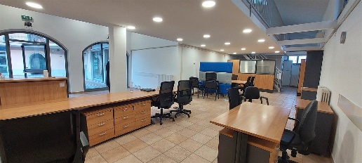 Foto Ufficio in Piazza Galileo Galilei, Besana in Brianza Centro di 115 m²