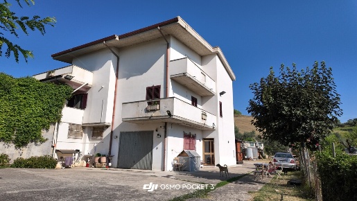 Foto Villa unifamiliare in Contrada Crocifisso 3, Penne di 148 m²