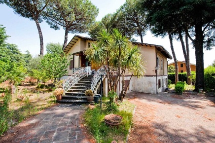 Foto Villa unifamiliare in Via 24 Maggio, Grottaferrata Centro di 450 m²
