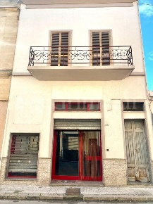 Foto Locale commerciale in VIA ALDO MORO 118, Tuglie di 115 m² con 3 locali