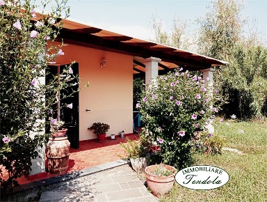 Foto Casa indipendente a Carrara Fontia, Fossola, Fossone di 220 m²