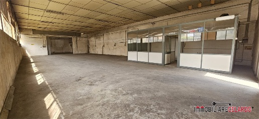 Foto Capannone industriale a Colle di Val d'Elsa di 430 m² con 1 locali