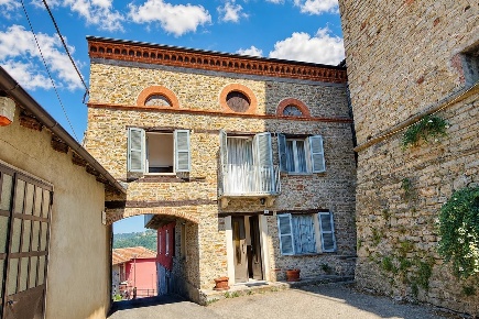 Foto Appartamento a Cravanzana con 9 locali in vendita