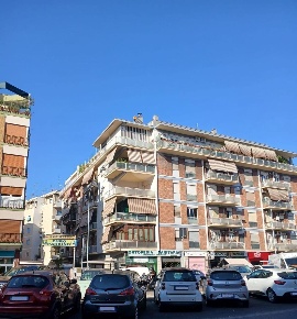 Foto Appartamento in Via Tuscolana, Roma di 108 m² con 3 locali in vendita
