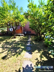 Foto Casa indipendente a Massa Castagnola di 140 m² con 7 locali in vendita