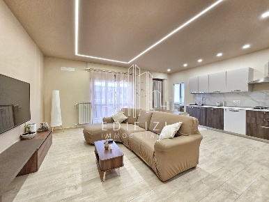 Foto Appartamento a Massa Centro di 95 m² con 4 locali in vendita