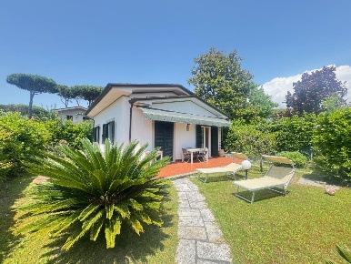Foto Casa indipendente a Forte dei Marmi Vittoria Apuana di 80 m²