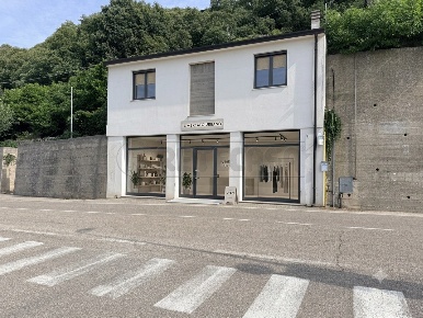 Foto Magazzino in Piazza Roma, Val Liona di 100 m² in vendita