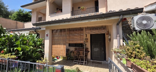 casa indipendente in vendita a Rignano Flaminio in zona Santo Sisini