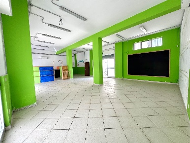Foto Laboratorio a Trani di 120 m² con 1 locali in affitto