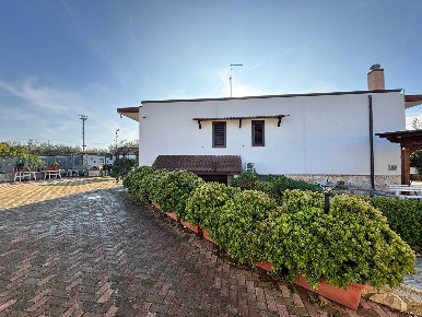 Foto Villa unifamiliare in Strada Crocifisso 2, Bari Japigia di 180 m²