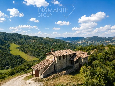Foto Cessione attività a Gubbio Centro di 450 m² con 15 locali in vendita