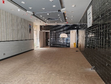 Foto Negozio in Via Kennedy 23/A, Monterotondo Centro di 130 m² in affitto