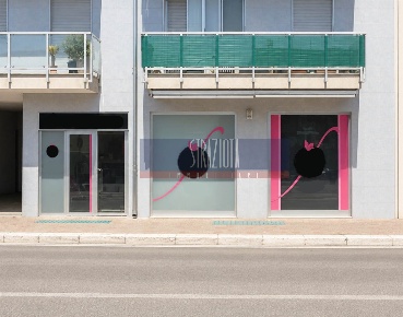 Foto Locale commerciale in via roma 30/B1-30/E, Modugno di 125 m²