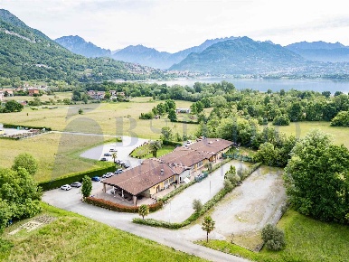 Foto Ristorante a Suello di 985 m² con 8 locali in vendita