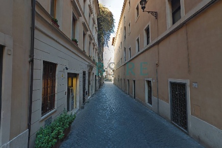 Foto Locale commerciale in VIA DELL'ARCHETTO, Roma Trevi di 92 m²