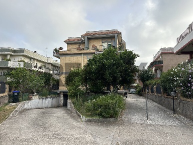 Foto Appartamento in Via Santa Barbara 135, Nettuno di 124 m² con 4 locali