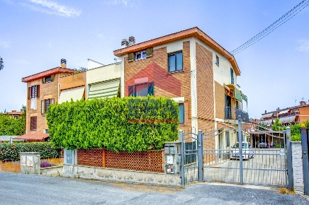 Foto Appartamento in Via del Casale Radicelli, Roma Castel di Leva di 79 m²
