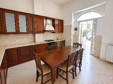 Foto Appartamento in Via Roma, Pomigliano d'Arco di 320 m² con 16 locali