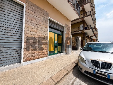 Foto Magazzino in via monsignor Saba 11, Sassari Porcellana di 120 m²