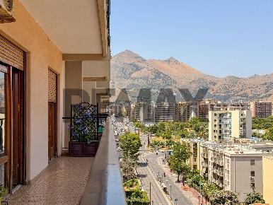 Foto Appartamento in Via Leonardo Da Vinci 74, Palermo Noce di 239 m²