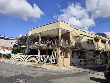 Foto Casa indipendente in Via Beato 128, Bitetto di 500 m² con 8 locali