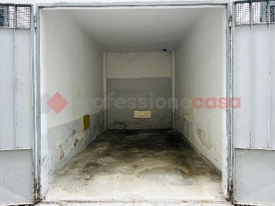 Foto Box in Via Pietro Cossa 111, Torino Parella di 13 m² con 1 locali