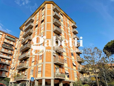 Foto Appartamento in Via MARCO CALIDIO 11, Roma di 100 m² con 4 locali
