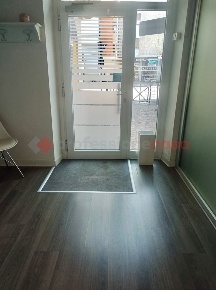 Foto Negozio in della Liberazione, Arona Centro di 35 m² con 2 locali