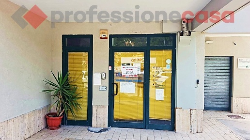 Foto Negozio in Via SFERRACAVALLI 0, Cassino Centro di 40 m² con 1 locali