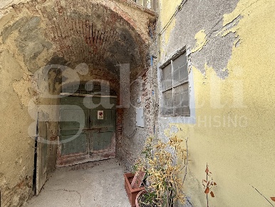 Foto Magazzino a Palaia Partino di 62 m² con 4 locali in vendita