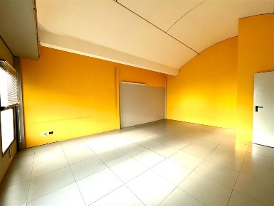 Foto Ufficio in Via Provinciale, Mornago Centro di 100 m² con 3 locali