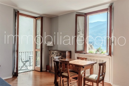 Foto Appartamento in Via Regina, Carate Urio Centro di 70 m² con 2 locali