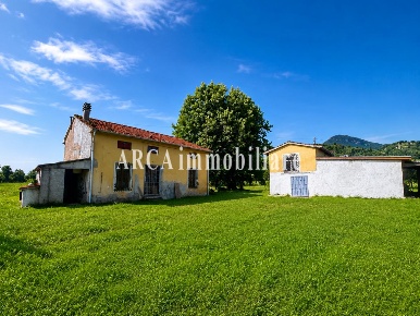 Foto Rustico a Pietrasanta di 225 m² con 12 locali in vendita