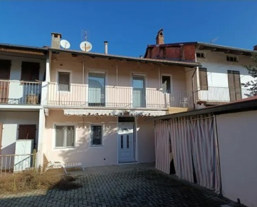 Foto Case semi ndipendenti a Caluso Centro di 150 m² con 5 locali