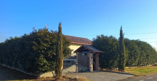 Foto Villa unifamiliare a Leini Tedeschi di 350 m² con 6 locali in vendita