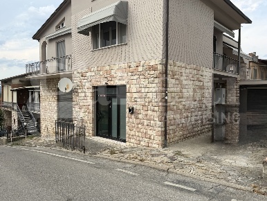 Foto Negozio in Via SAN BIAGIO 1, Torgiano Centro di 138 m² con 3 locali