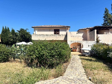 Foto Villa a schiera a Campofelice di Roccella di 70 m² con 2 locali