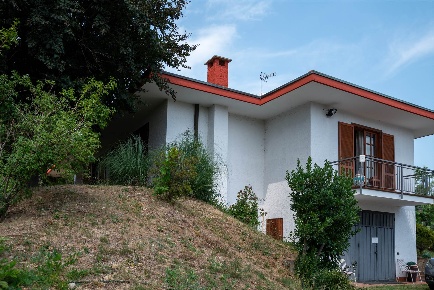 Foto Villa unifamiliare in Via Verbano 2, Oleggio Centro di 499 m²